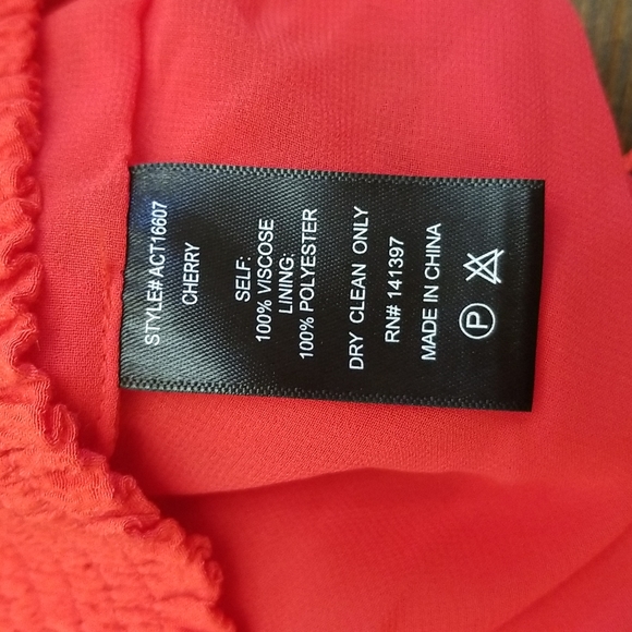 ASTR Aracely Smocked Crop Top Cherry XS - Picture 5 of 5